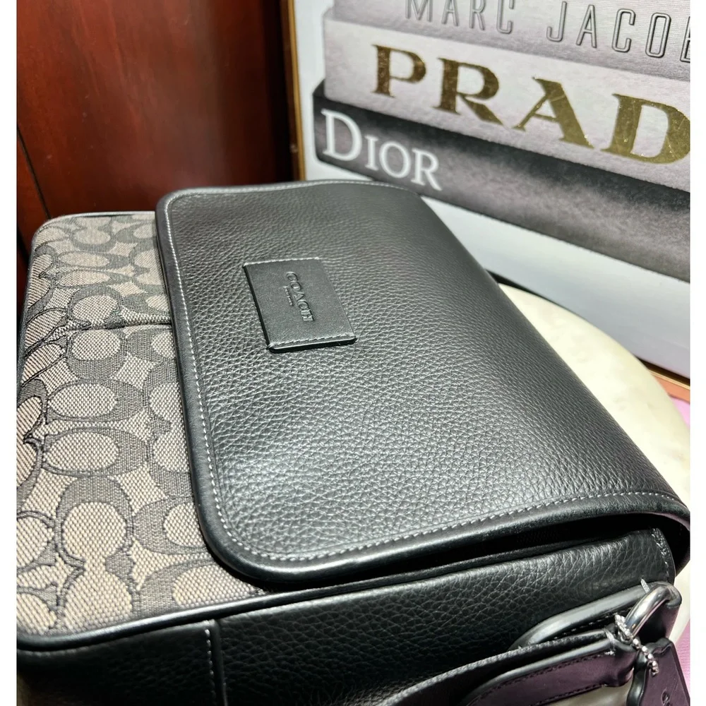 Coach Men’s Black Signature Messenger Bag